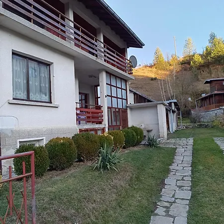 Detached рилски кът Guest house Madzhare