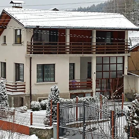 Detached рилски кът Madzhare